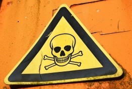 Rottweiler mit Pestiziden im Biosphärenreservat vergiftet 8 Warnschild Pestizide